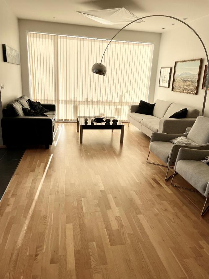 Stylish And Relaxing Two Bedroom Appartment, View Over Harbour Гапнарфіордюр Екстер'єр фото